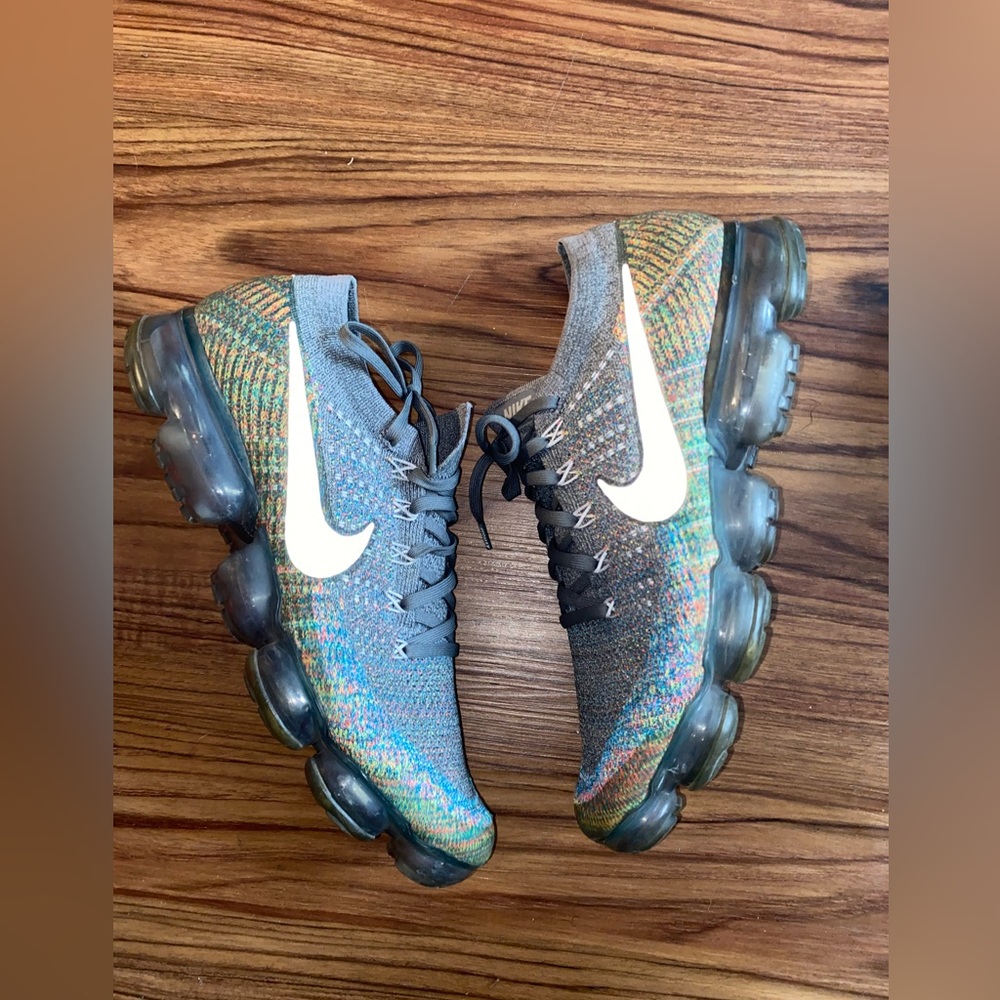 Multicolor Nike vapormax 1